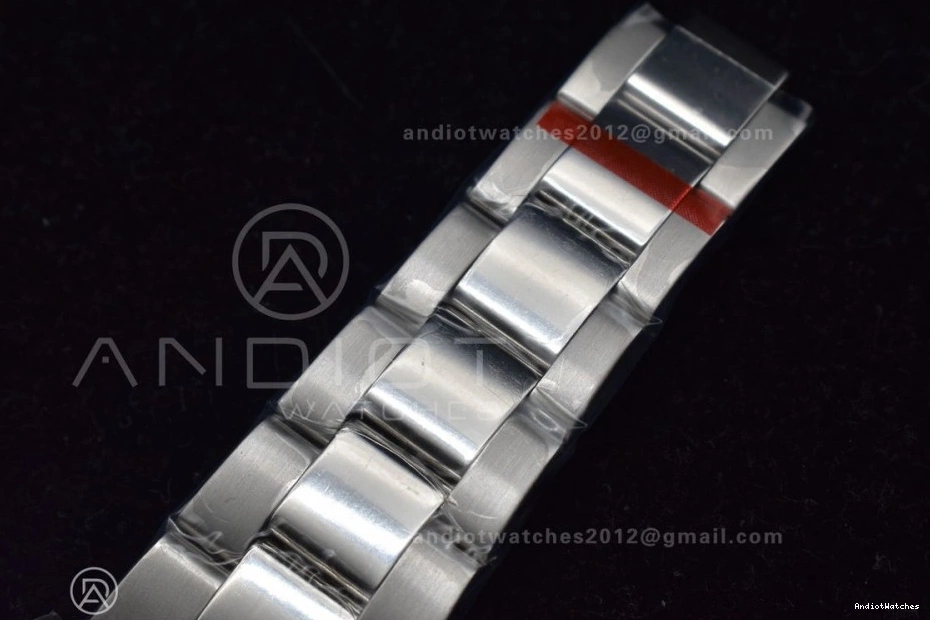 SS Skydweller Best Edition A23J Bracelet 1112 TWF Black on Snug Dial SS 0817